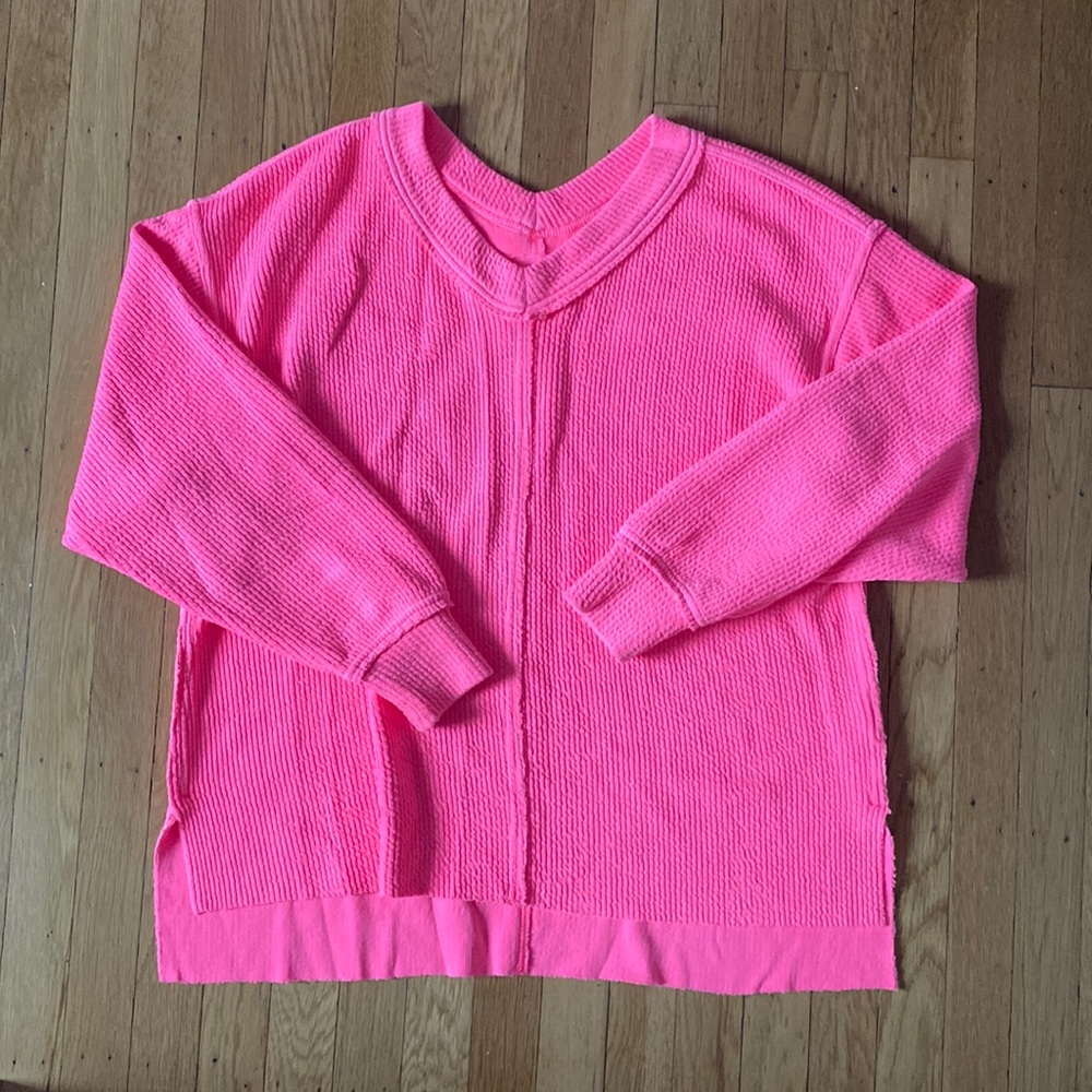 CUTEST crewneck from aerie. Bright pink size extra small